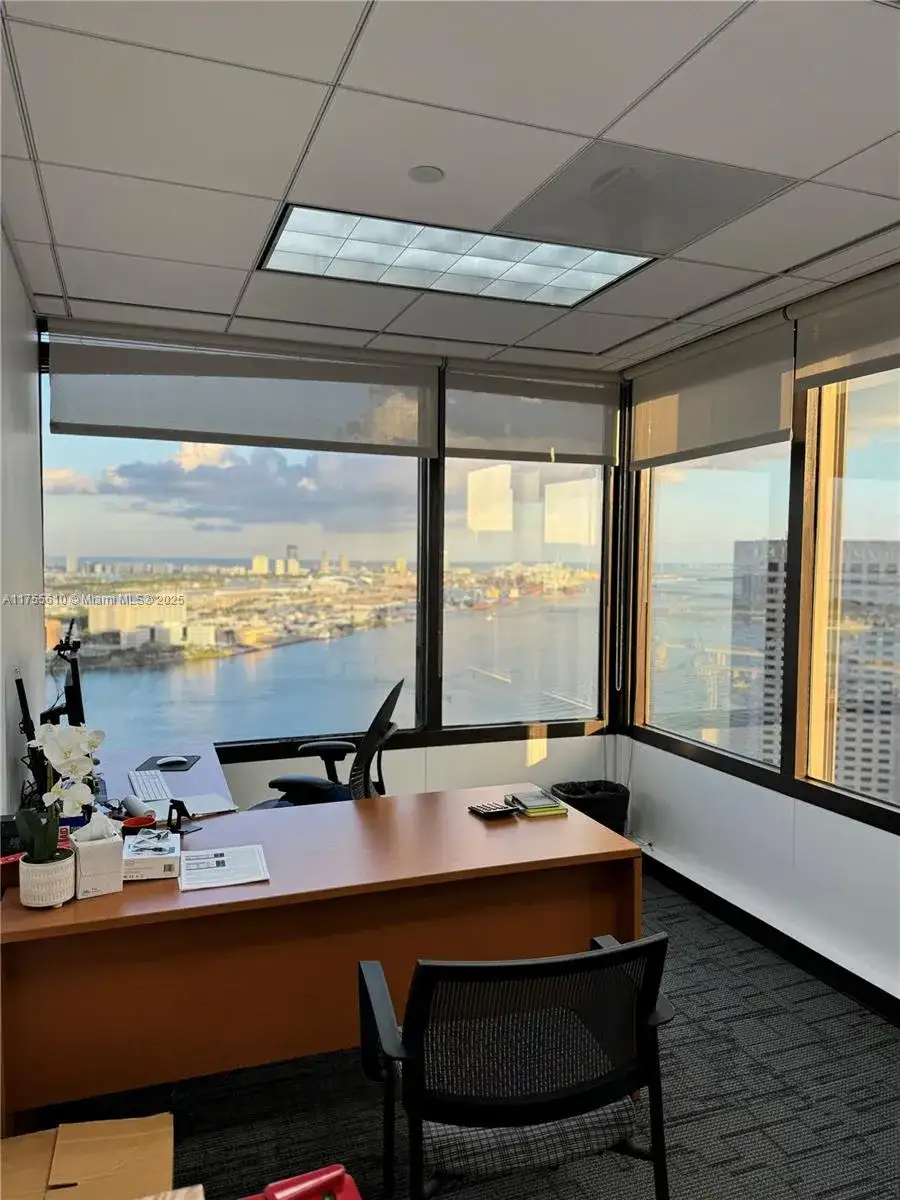 2 S Biscayne Blvd # 3200, Miami FL 33131 photo 4