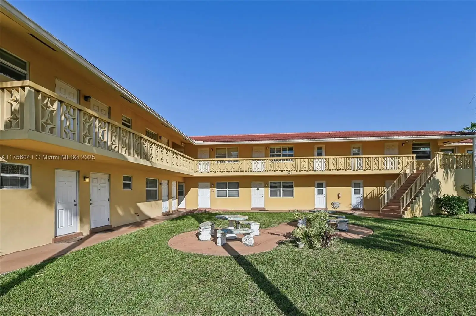 90 NE 19th Ave # 1, Deerfield Beach FL 33441 photo 2