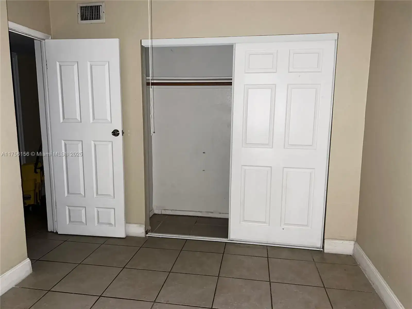 5531 SW 38th St, West Park FL 33023 photo 4