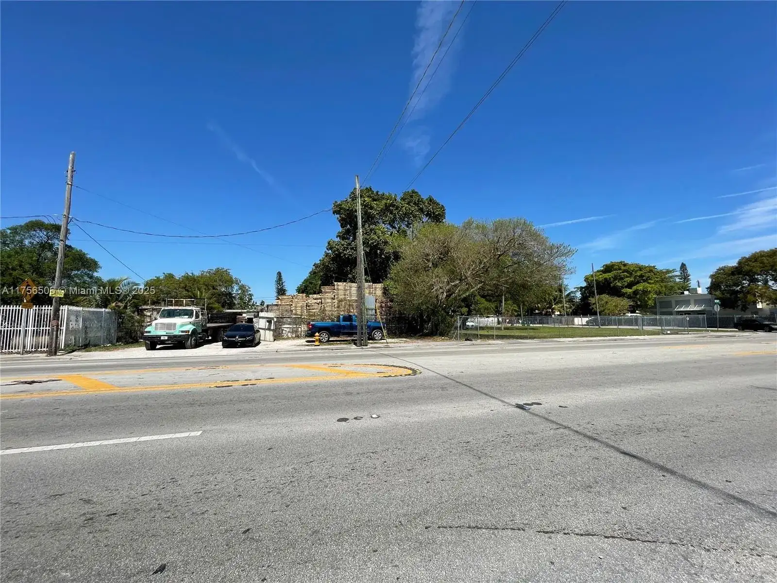 3013 NW 54th St, Miami FL 33142 photo 2