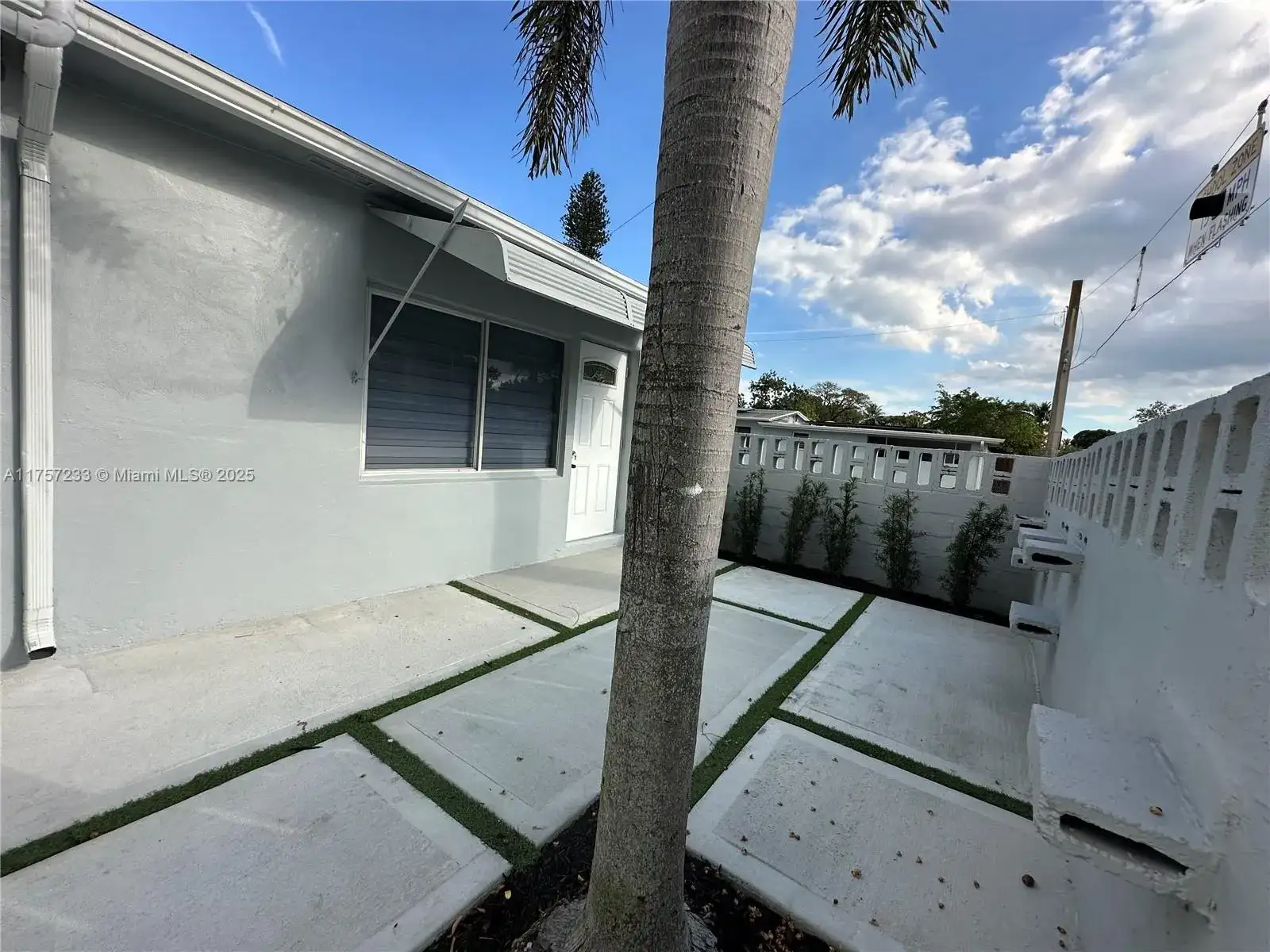 1300 NW 7th Ter, Fort Lauderdale FL 33311 photo 2