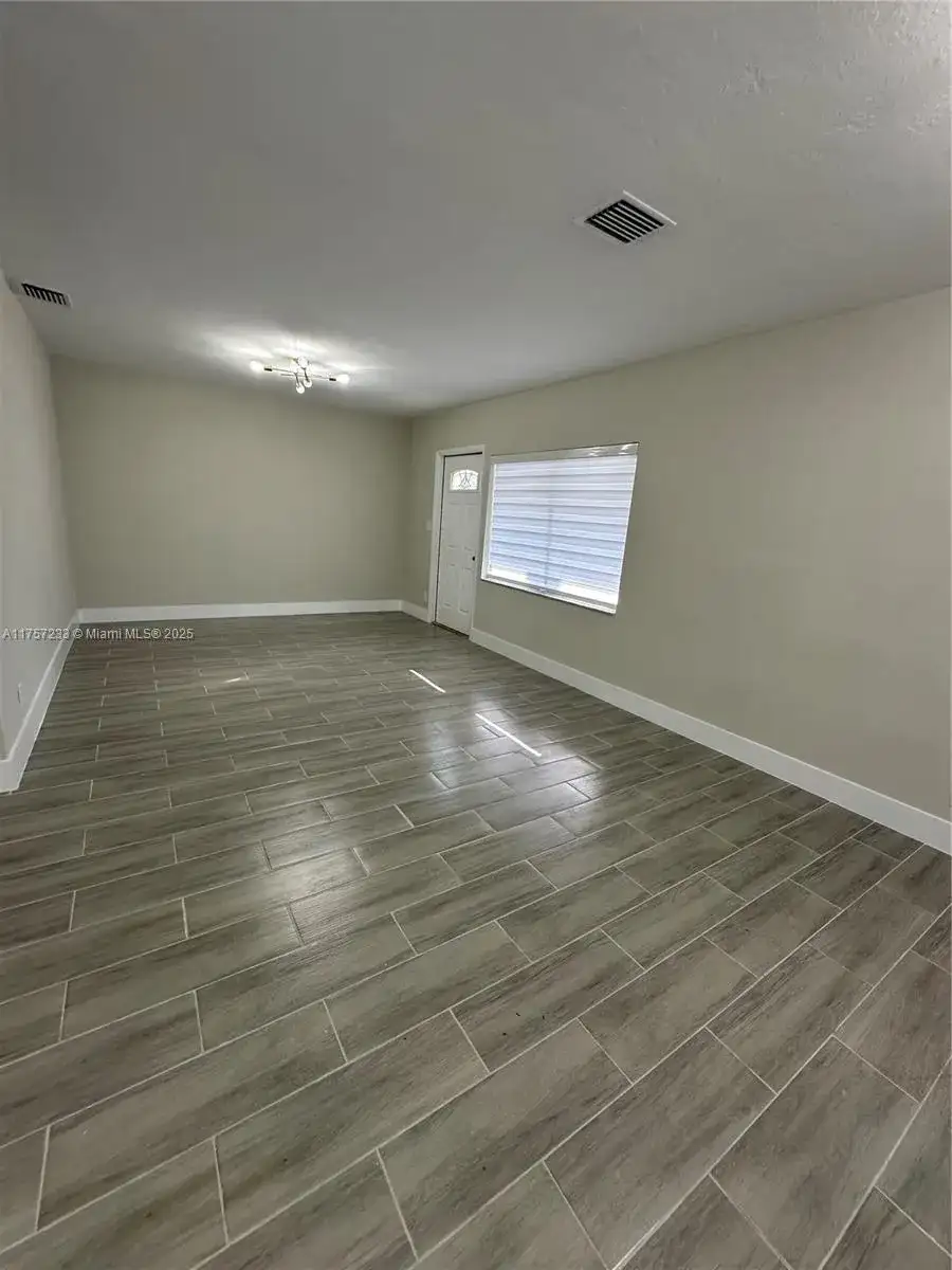 1300 NW 7th Ter, Fort Lauderdale FL 33311 photo 4