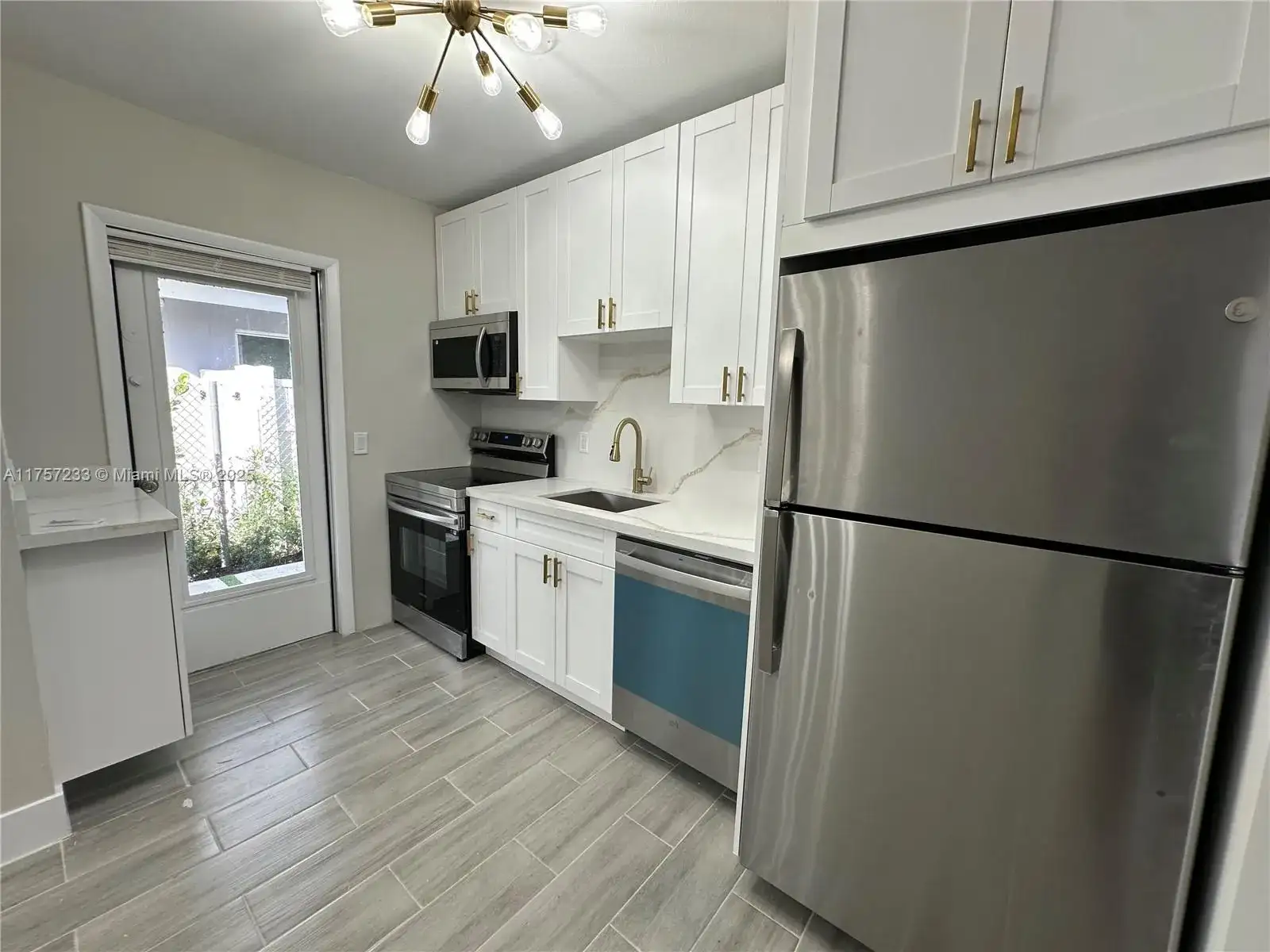1300 NW 7th Ter, Fort Lauderdale FL 33311 photo 5