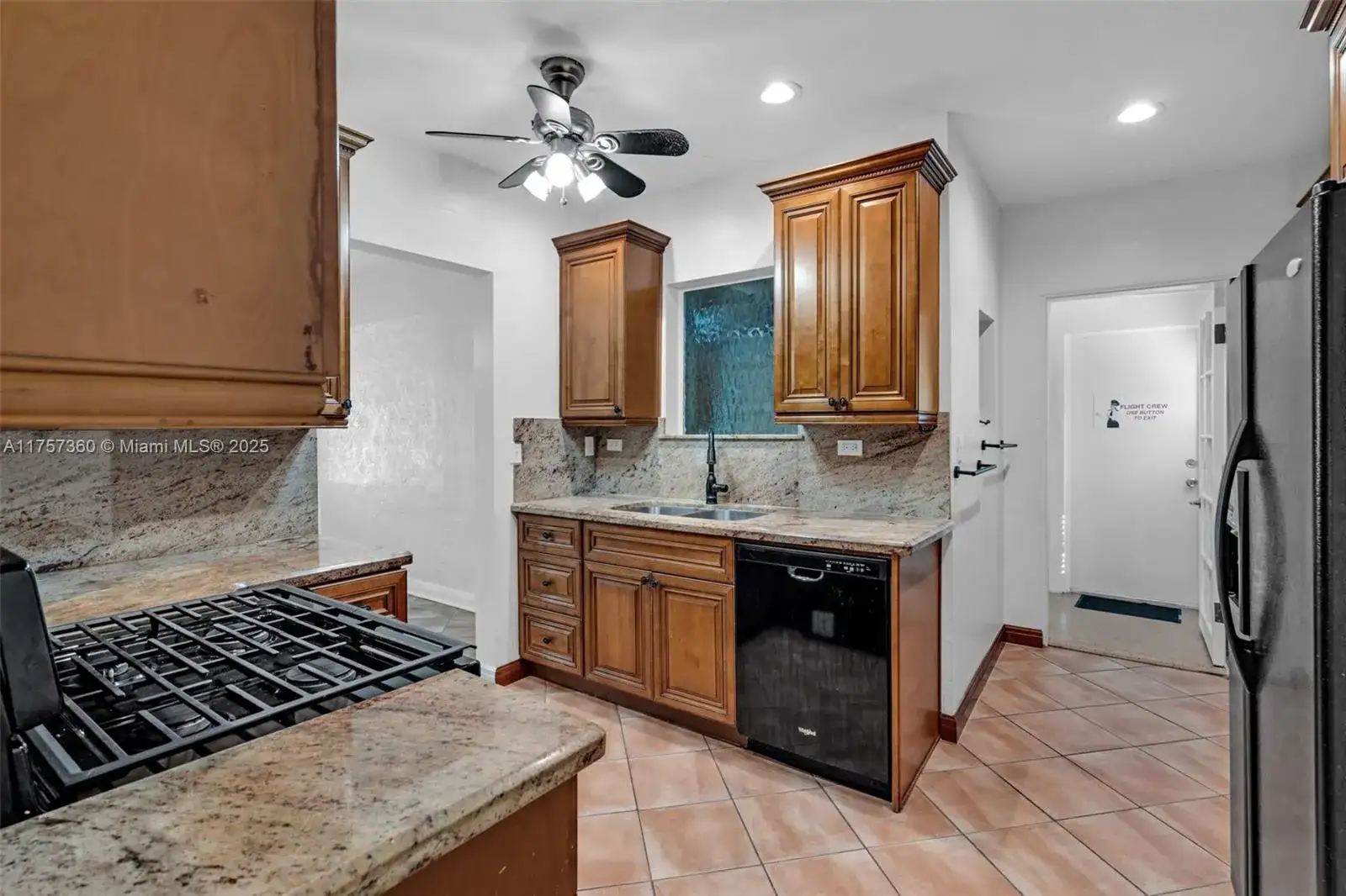 1024 Tyler St, Hollywood FL 33019 photo 2