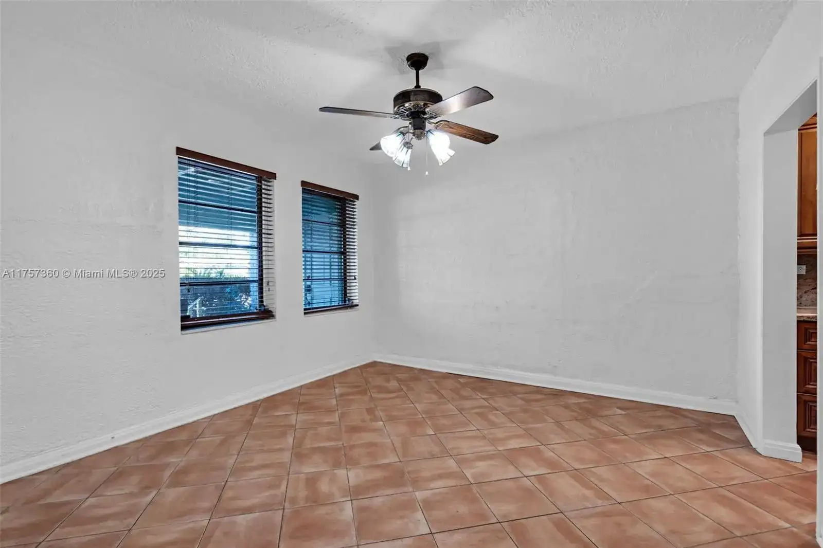 1024 Tyler St, Hollywood FL 33019 photo 4