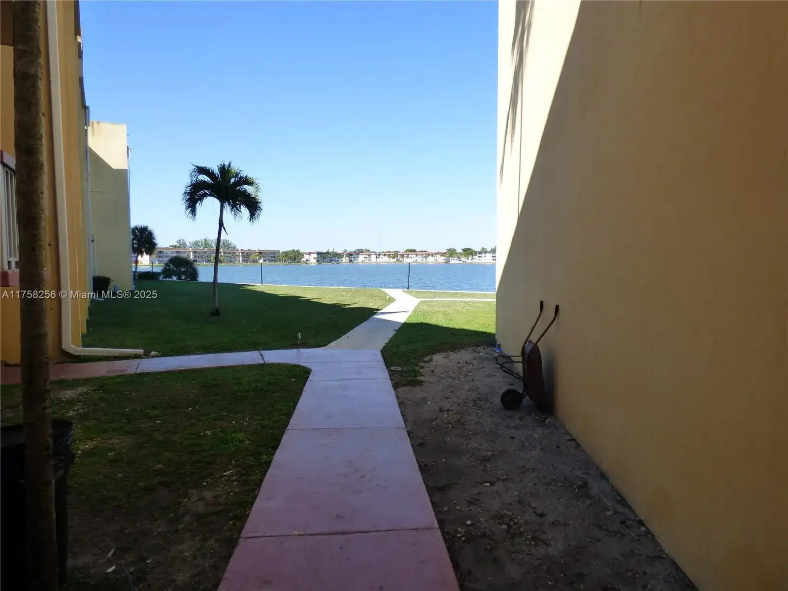 1551 NE Miami Gardens Dr # 330, Miami FL 33179 photo 2