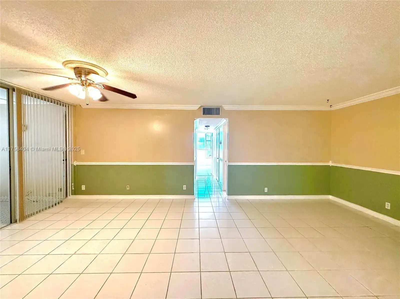 920 NE 199th St # 4J, Miami FL 33179 photo 2