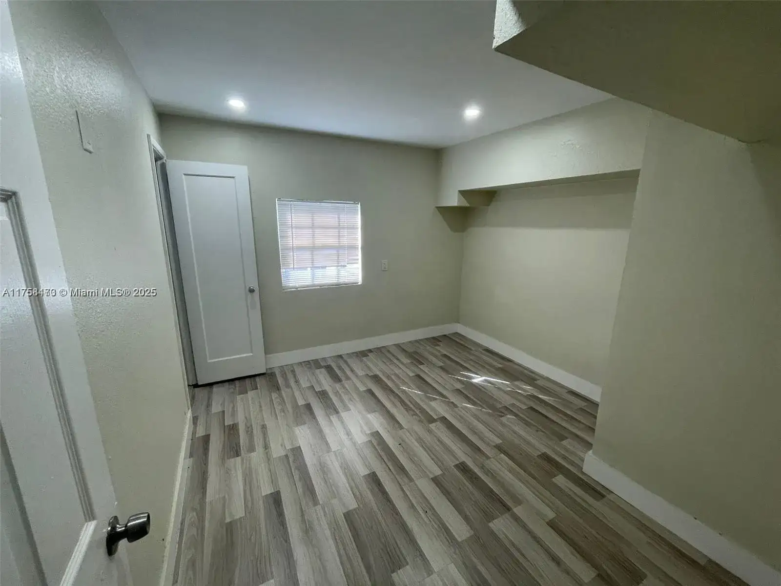 4896 SW 28th Ter, Dania Beach FL 33312 photo 2
