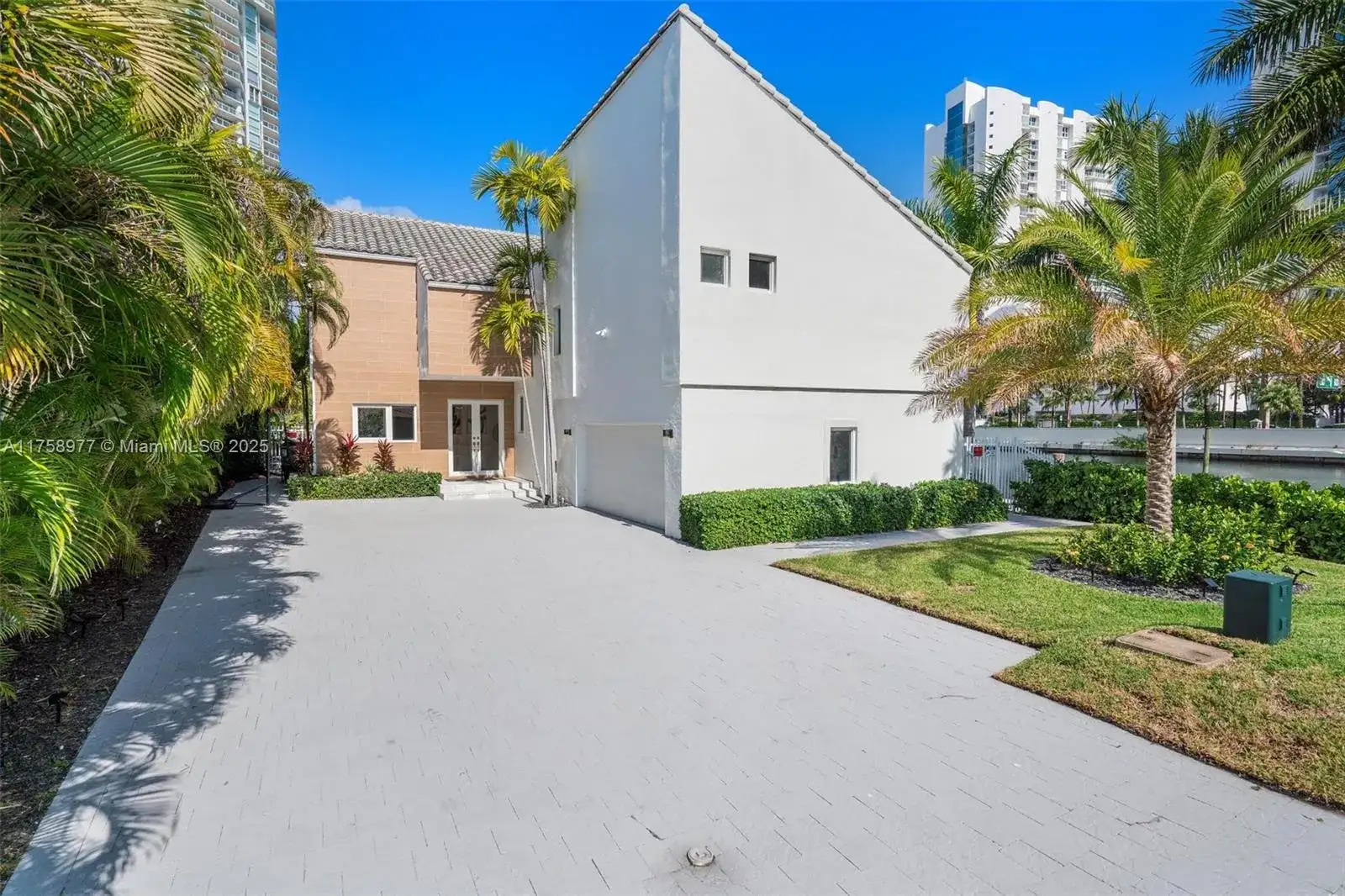 201 Atlantic Ave, Sunny Isles Beach FL 33160 photo 2