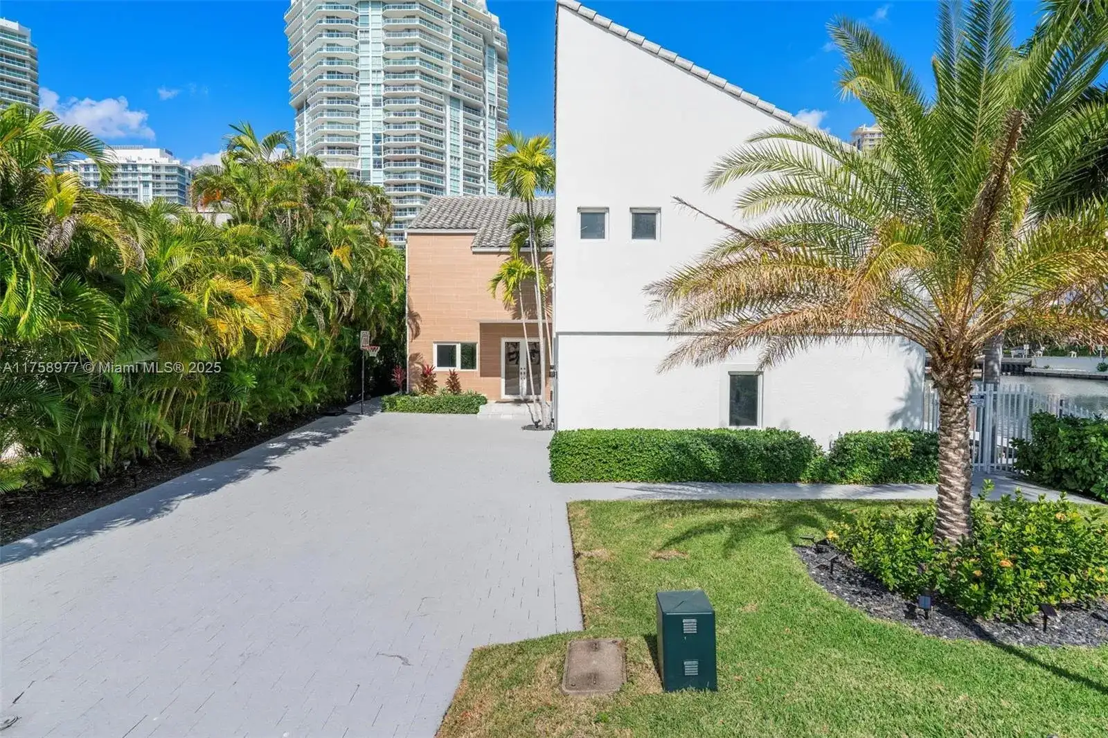201 Atlantic Ave, Sunny Isles Beach FL 33160 photo 3