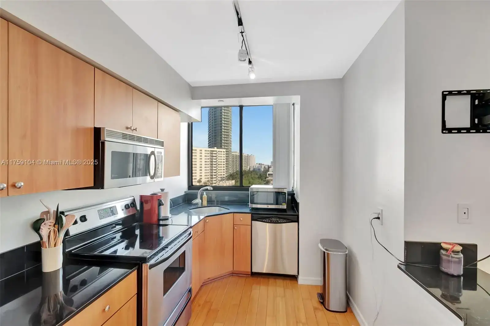 1330 West Ave # 909, Miami Beach FL 33139 photo 3