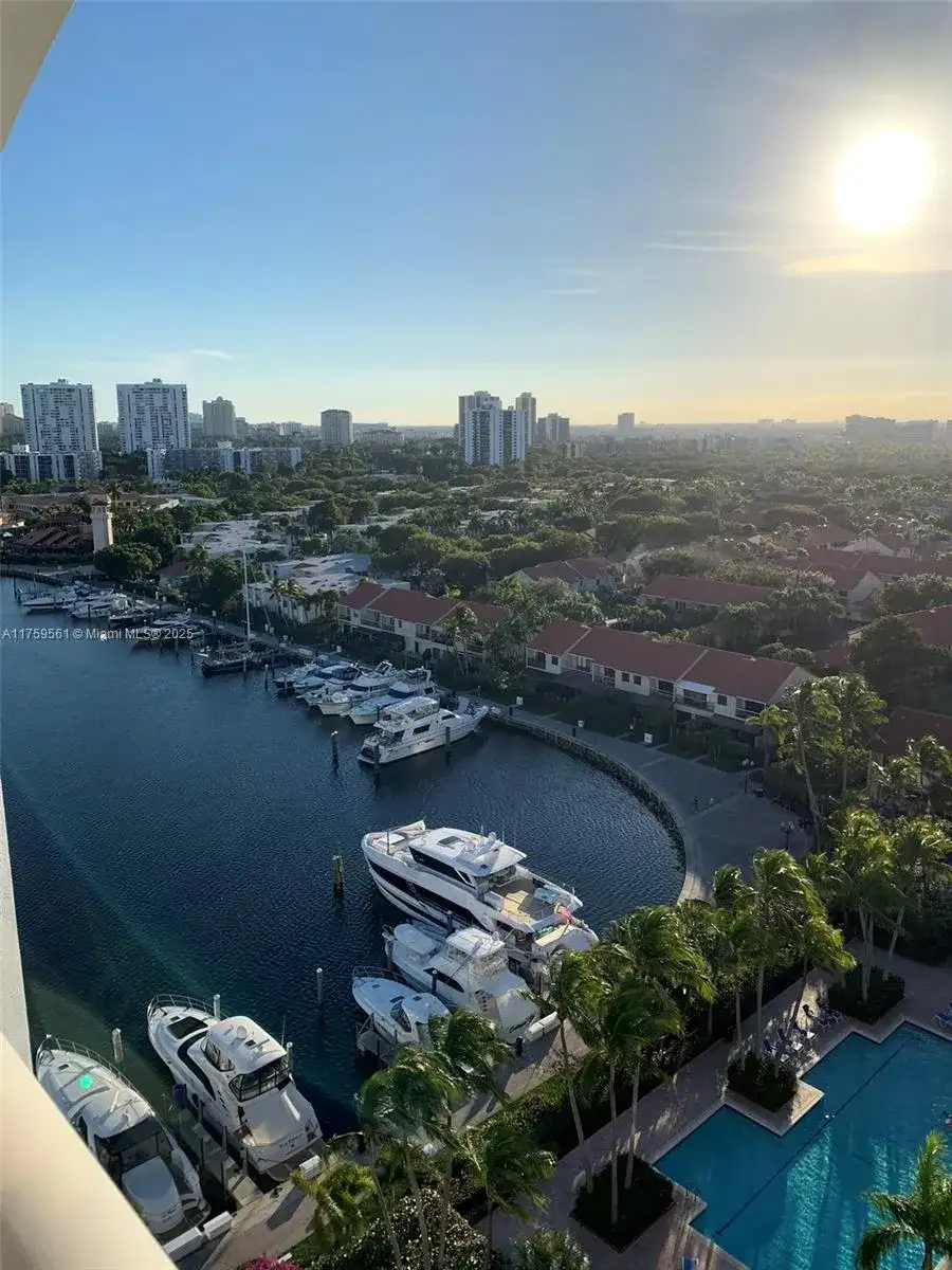 3610 Yacht Club Dr, Aventura FL 33180 photo 2