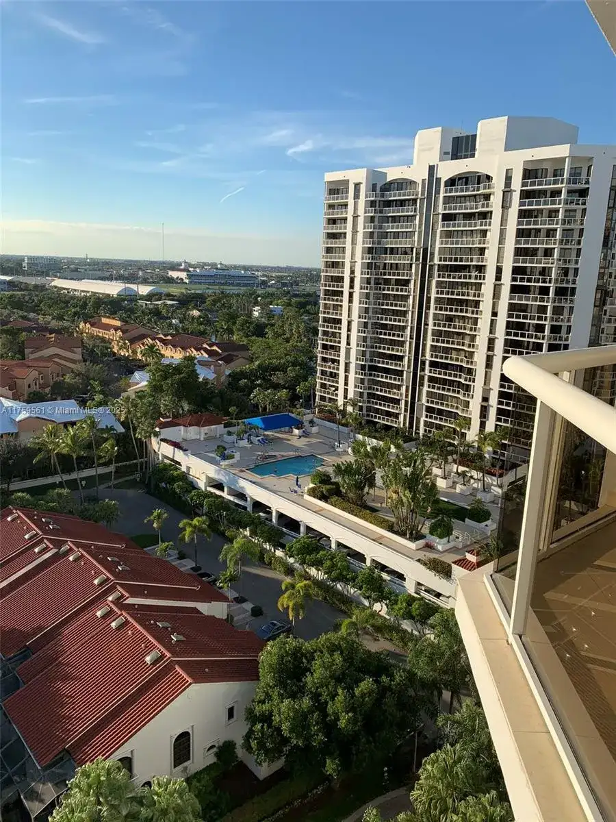 3610 Yacht Club Dr, Aventura FL 33180 photo 3