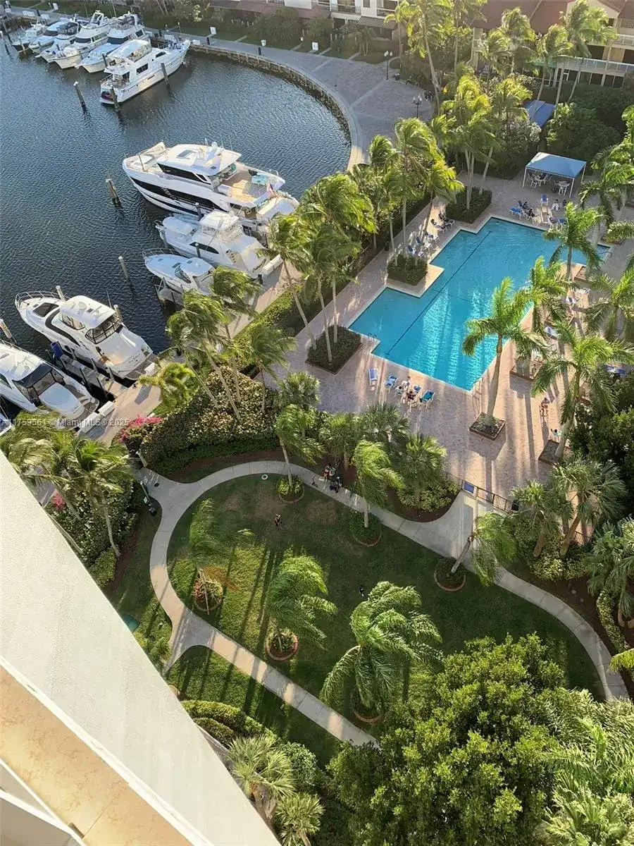 3610 Yacht Club Dr, Aventura FL 33180 photo 5