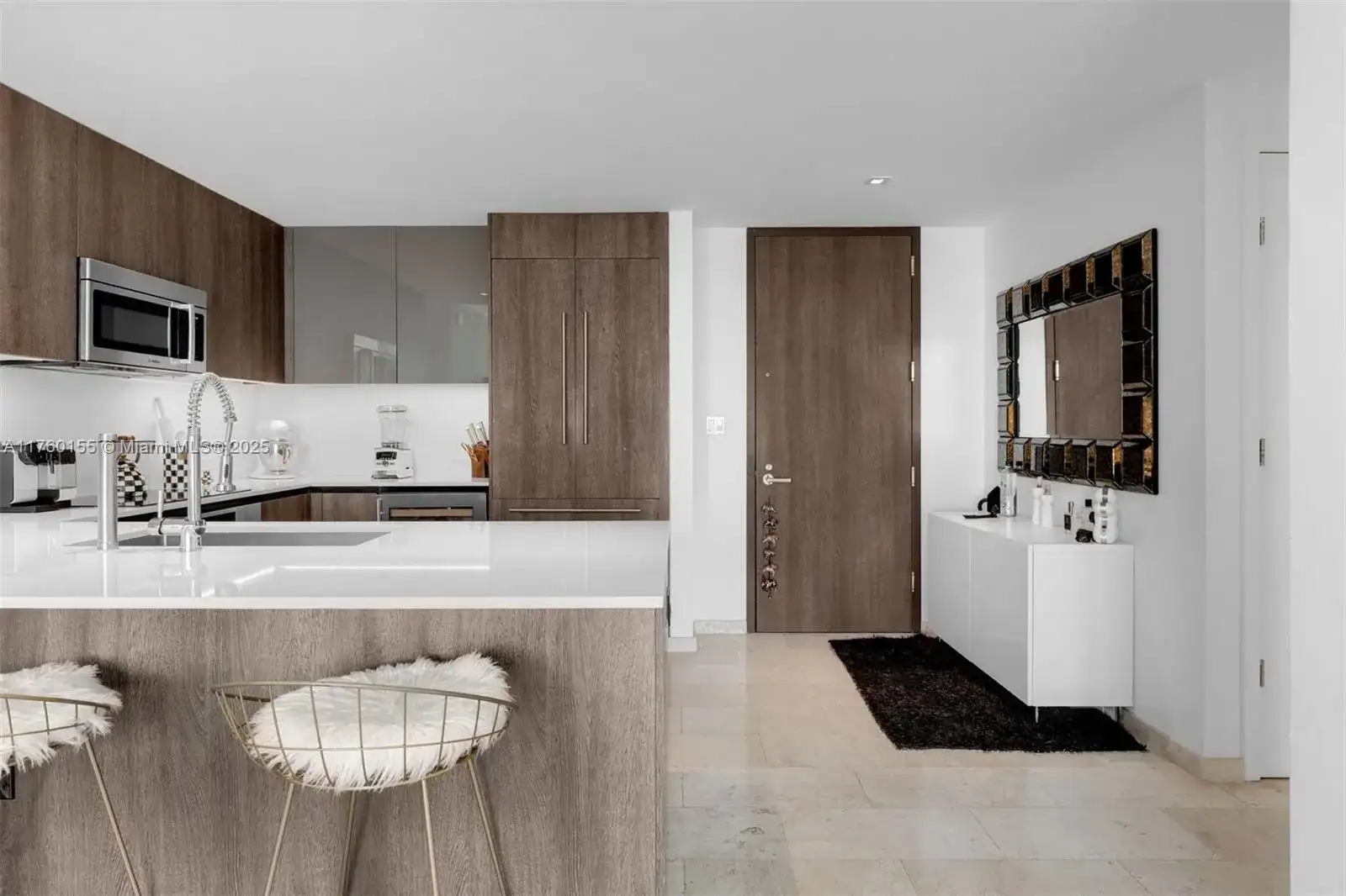 68 SE 6th St # 1404, Miami FL 33131 photo 2