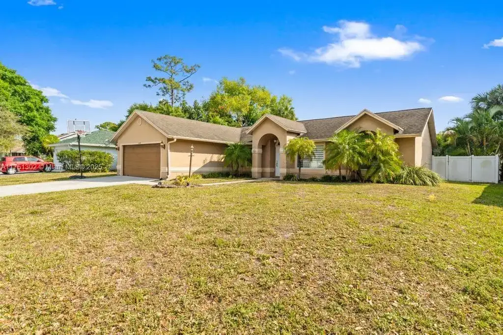 155 Kings Way, Royal Palm Beach FL 33411 photo 2
