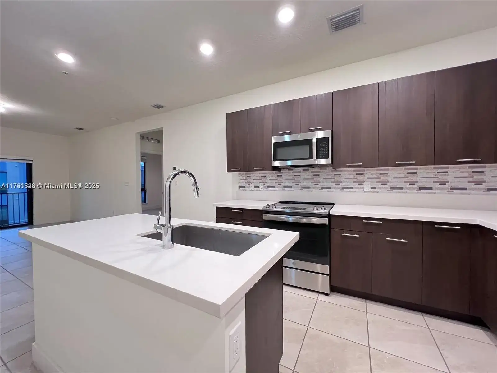 8265 NW 41st St # 405, Doral FL 33166 photo 4