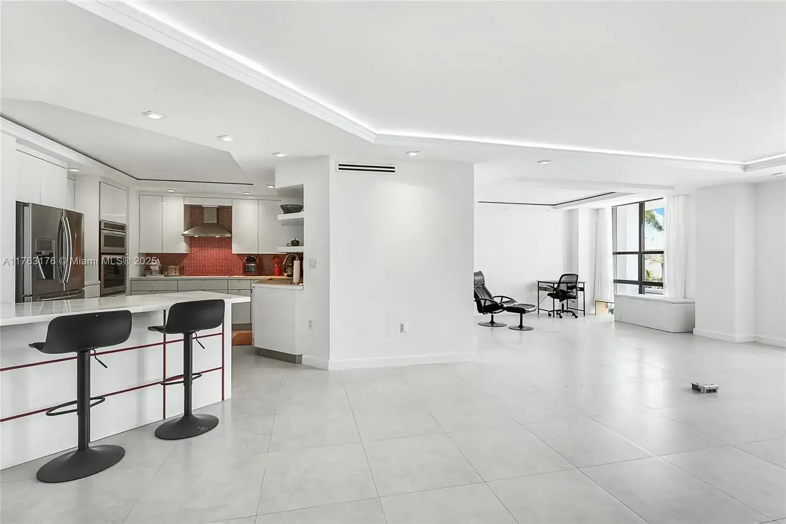 9801 Collins Ave, Bal Harbour FL 33154 photo 4