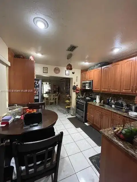 261 E 37th St, Hialeah FL 33013 photo 5