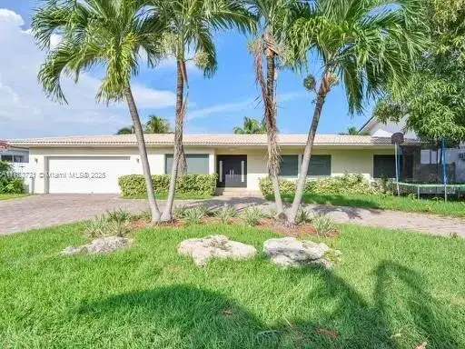 16473 NE 31st Ave, North Miami Beach FL 33160 photo 2