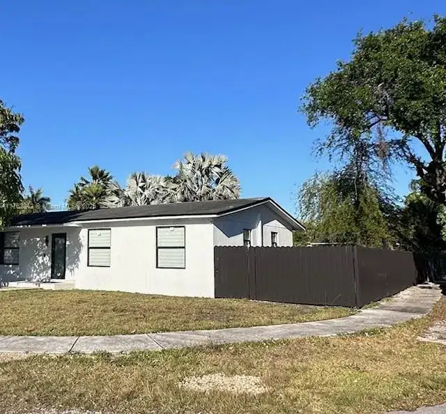 19823 SW 119th Ct, Miami FL 33177 photo 2