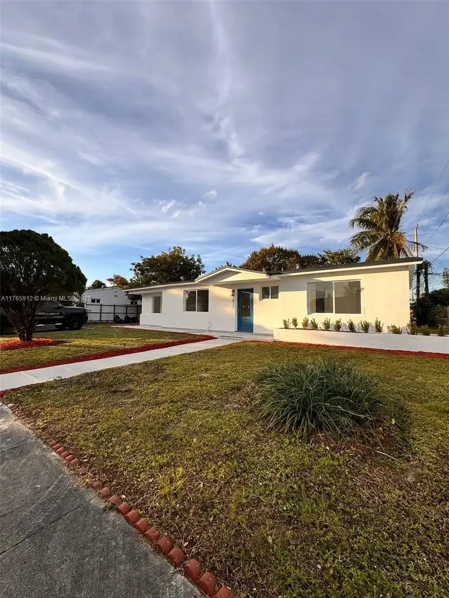2421 NW 180th Ter, Miami Gardens FL 33056 photo 2