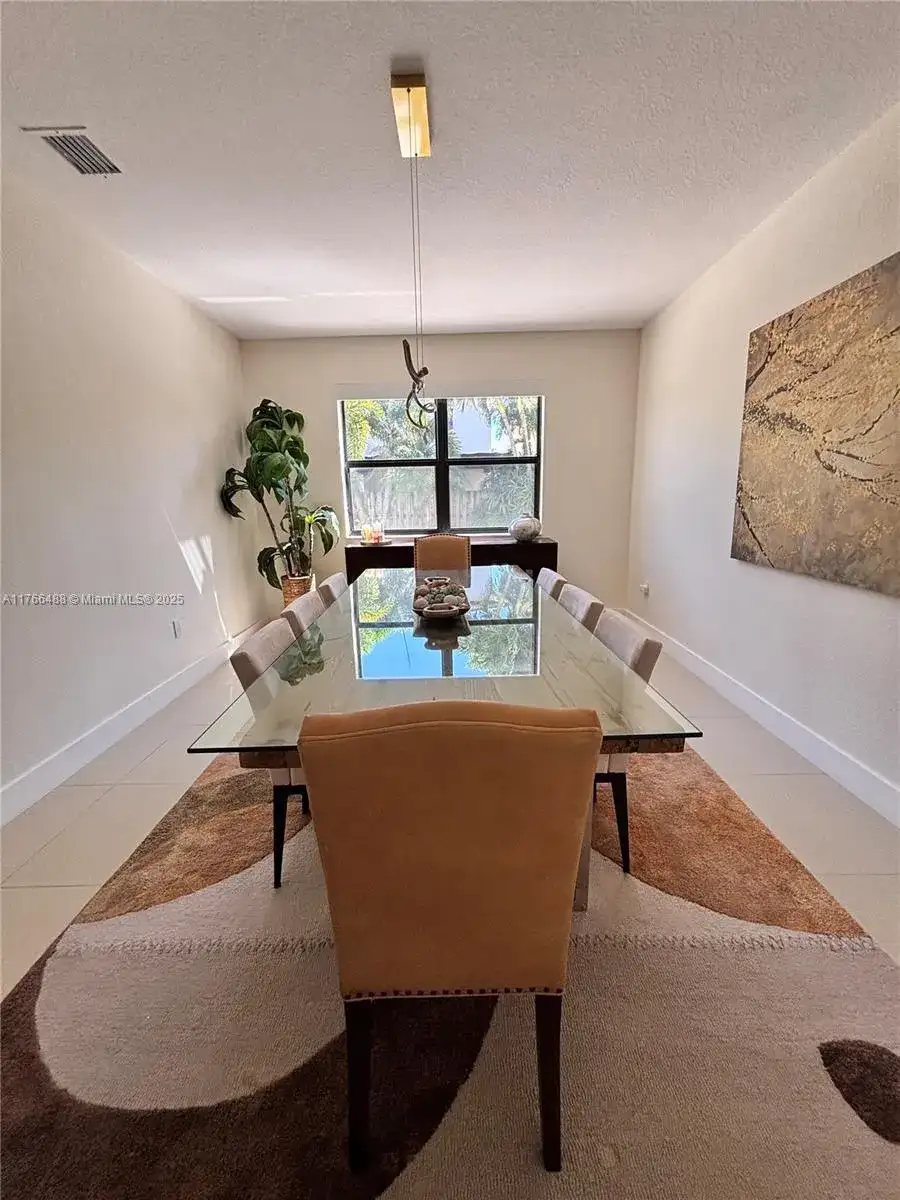 8895 NW 99th ct, Doral FL 33178 photo 5