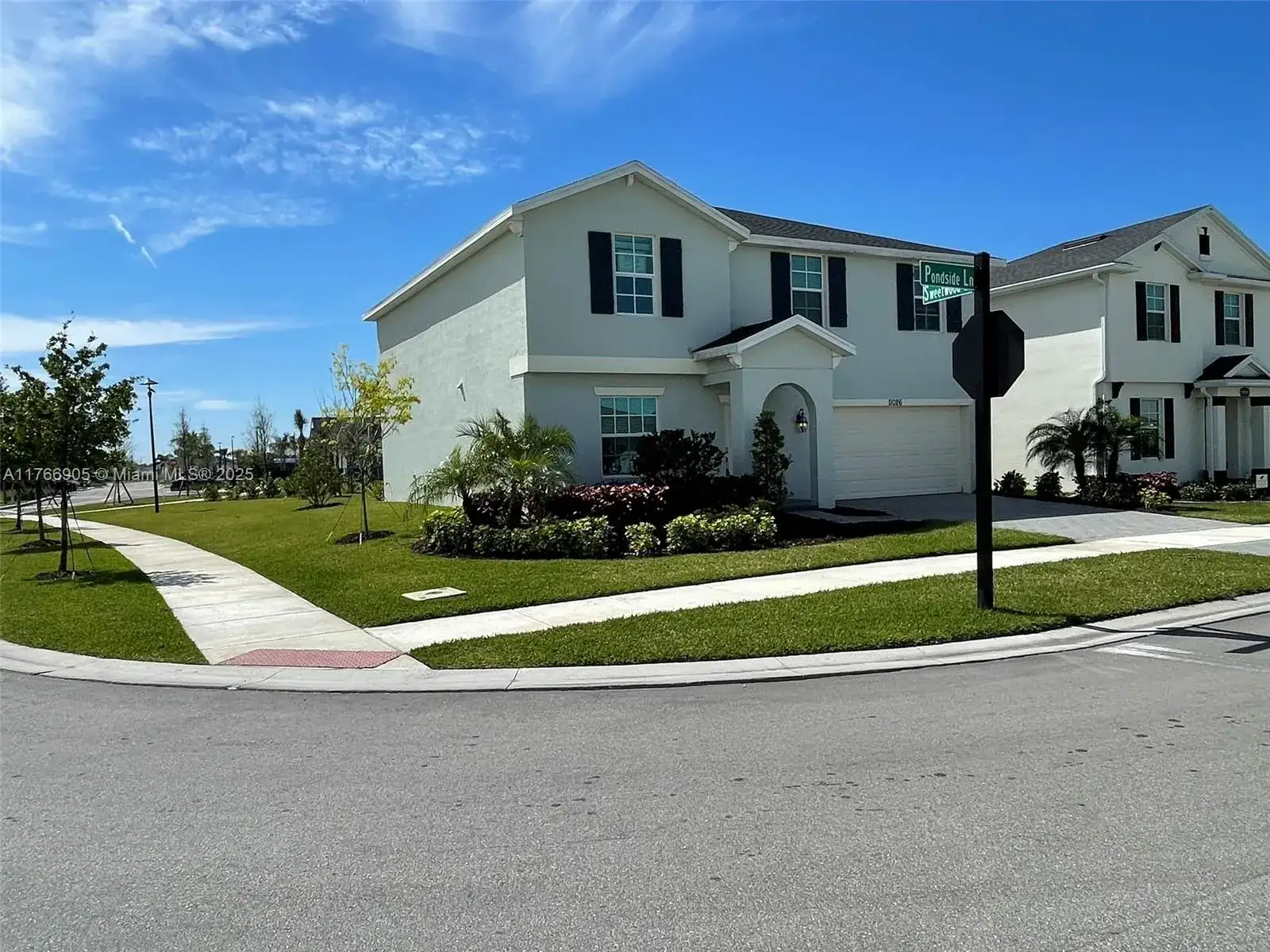 11026 NW Pondside Ln, Port St. Lucie FL 34987 photo 2