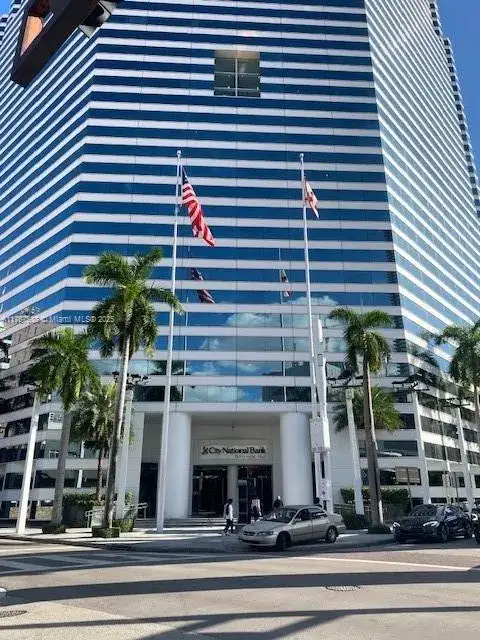 100 SE 2 ST # 2000, Miami FL 33131 photo 4