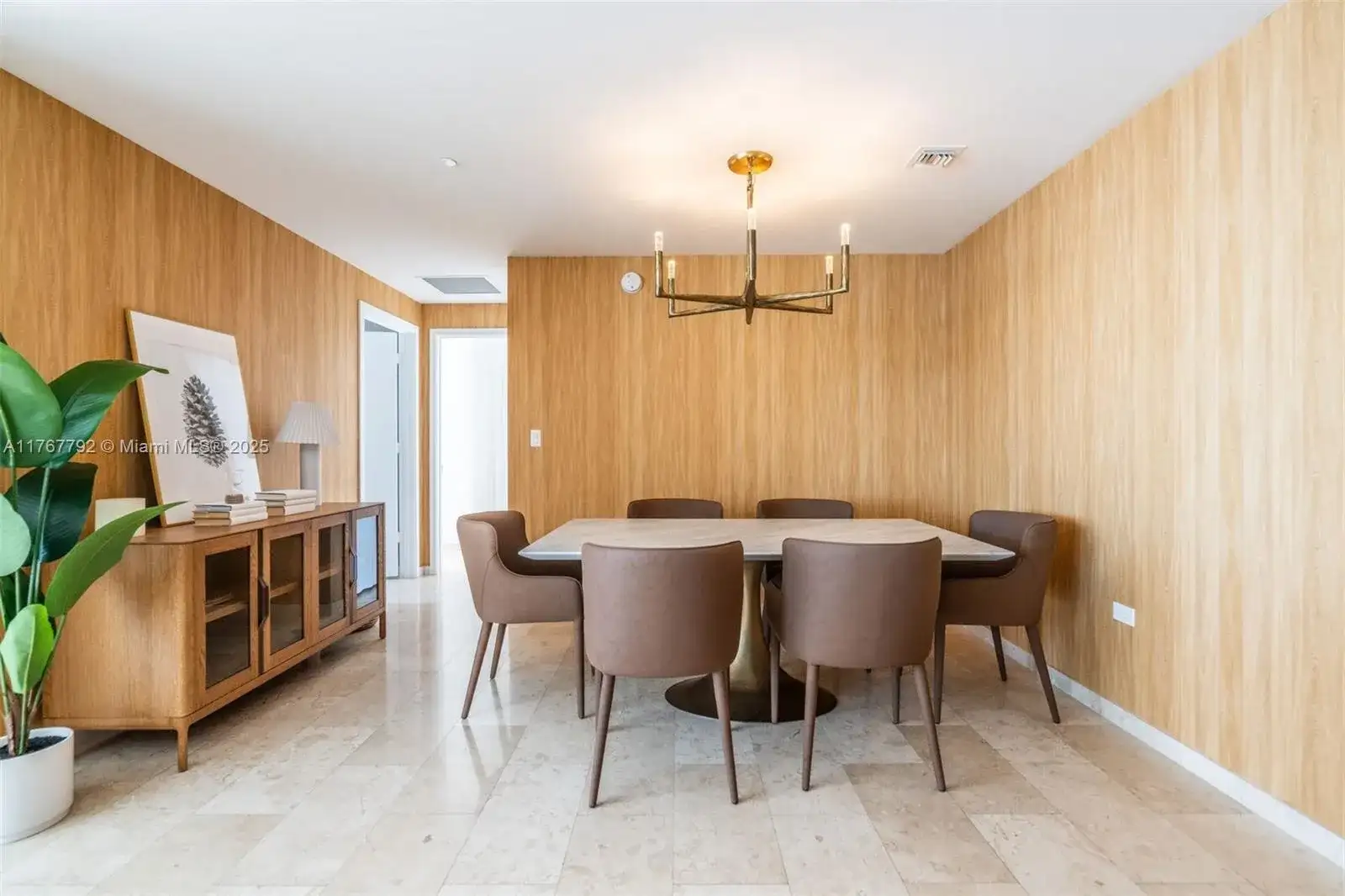 68 SE 6th St # 1403, Miami FL 33131 photo 2
