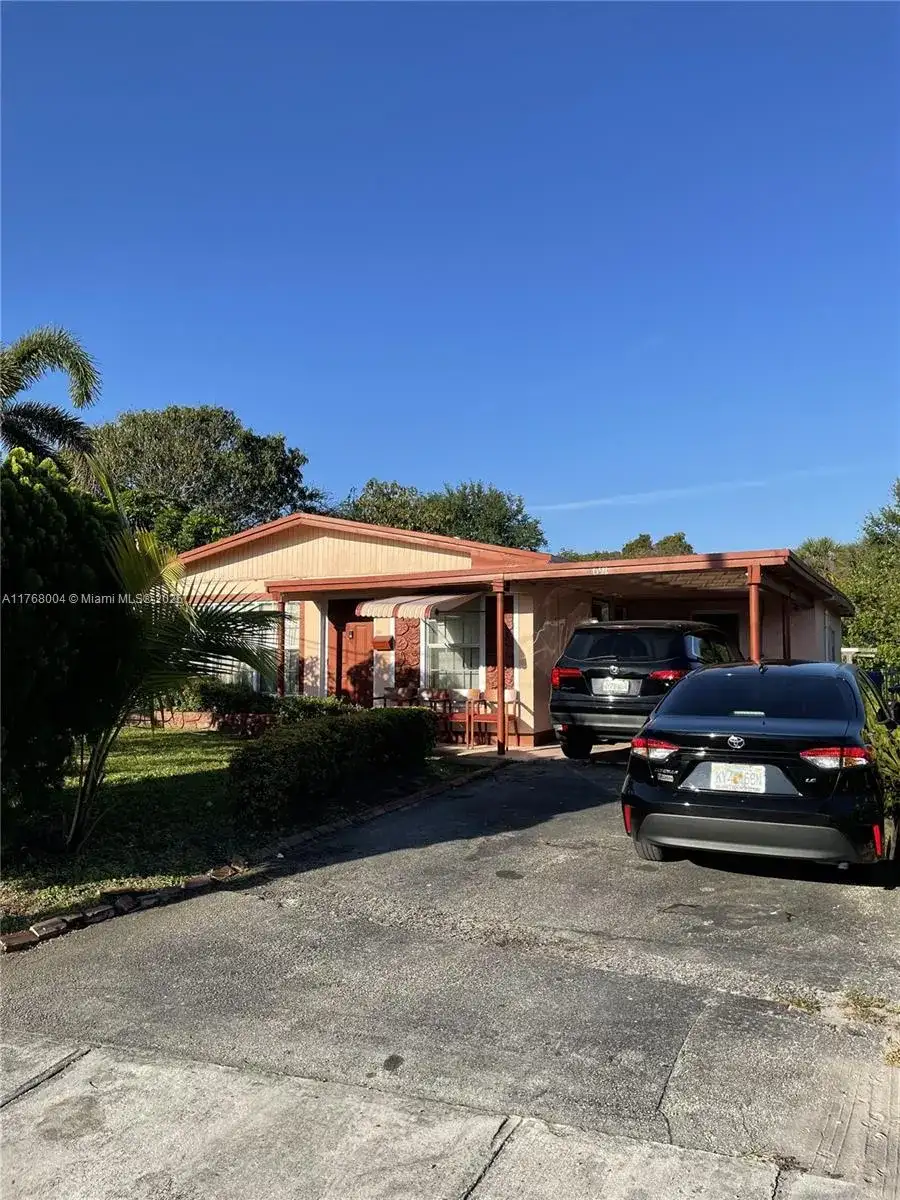 691 NW 20th Ct, Pompano Beach FL 33060 photo 2