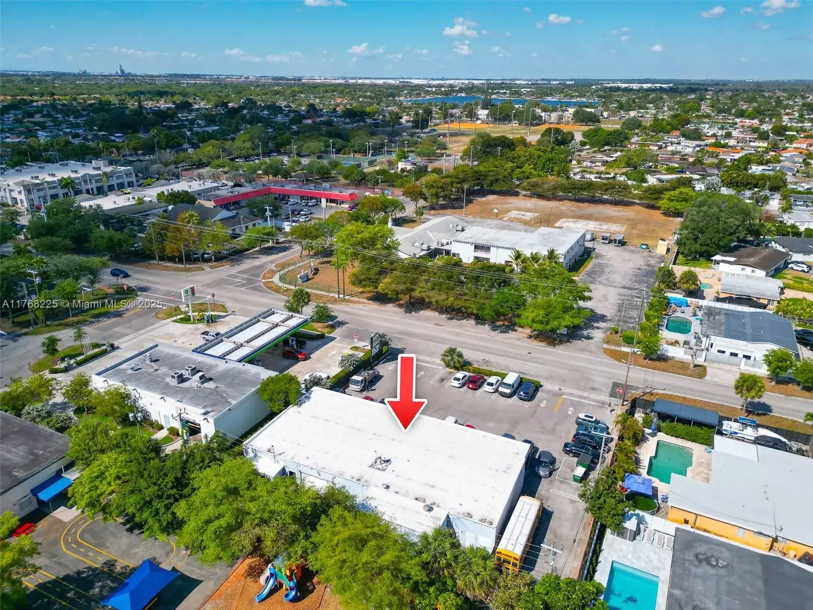 17851 NW 78th Ave, Hialeah FL 33015 photo 2