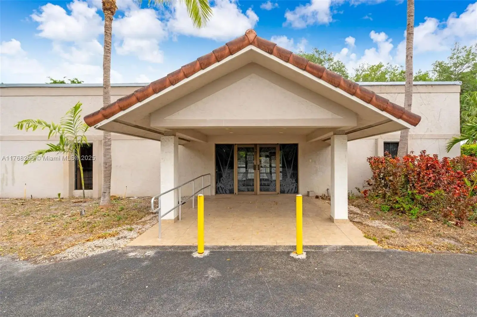 1475 NE 199th St, Miami FL 33179 photo 3