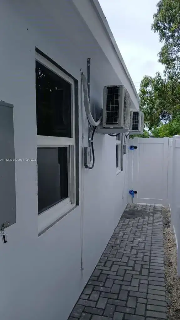 5636 Arthur St, Hollywood FL 33021 photo 3