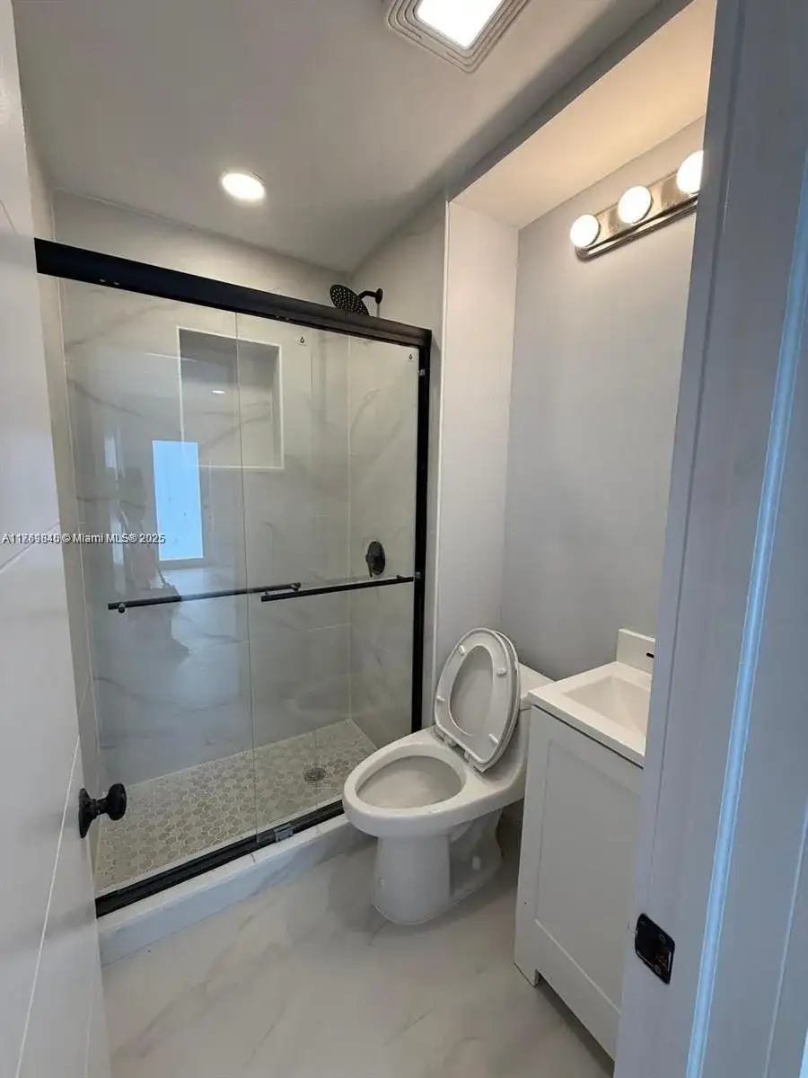 5636 Arthur St, Hollywood FL 33021 photo 4