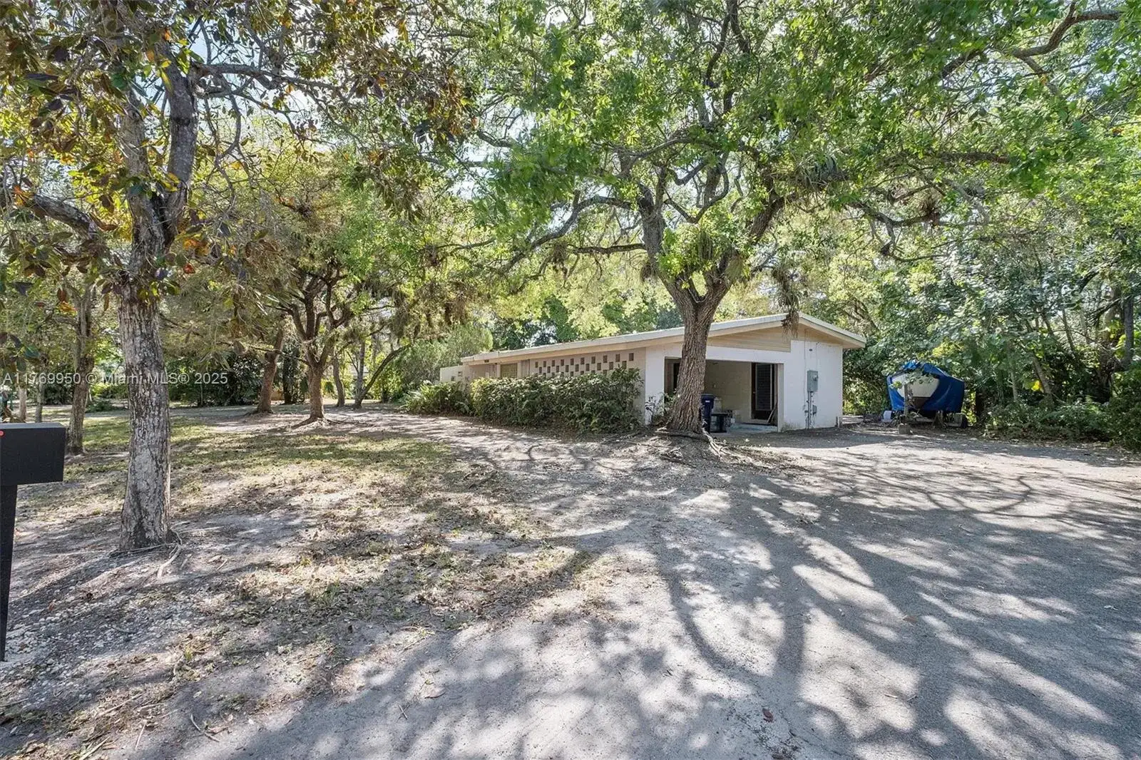 11600 SW 69th Ct, Pinecrest FL 33156 photo 3