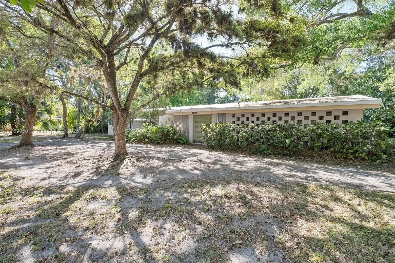 11600 SW 69th Ct, Pinecrest FL 33156 photo 4