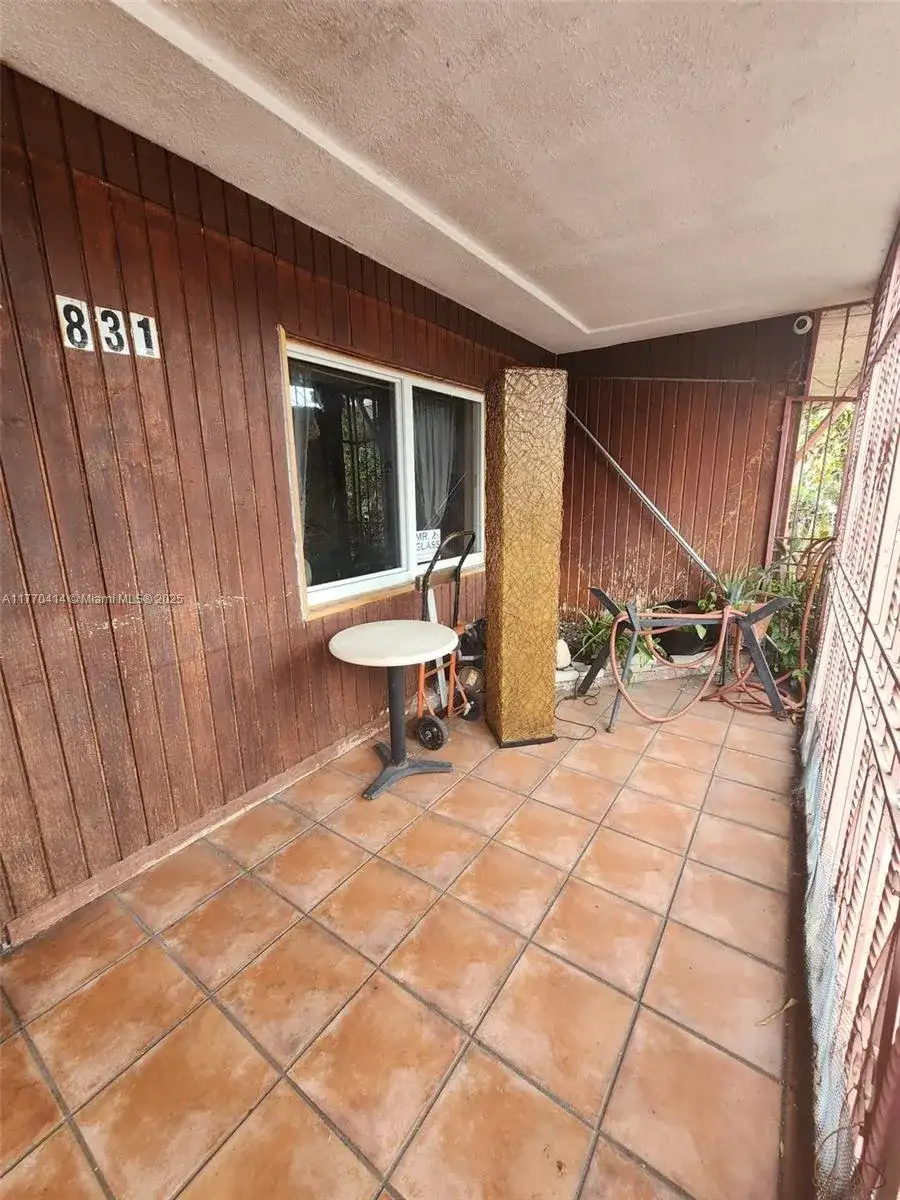 831 NW 140th St, Miami FL 33168 photo 2