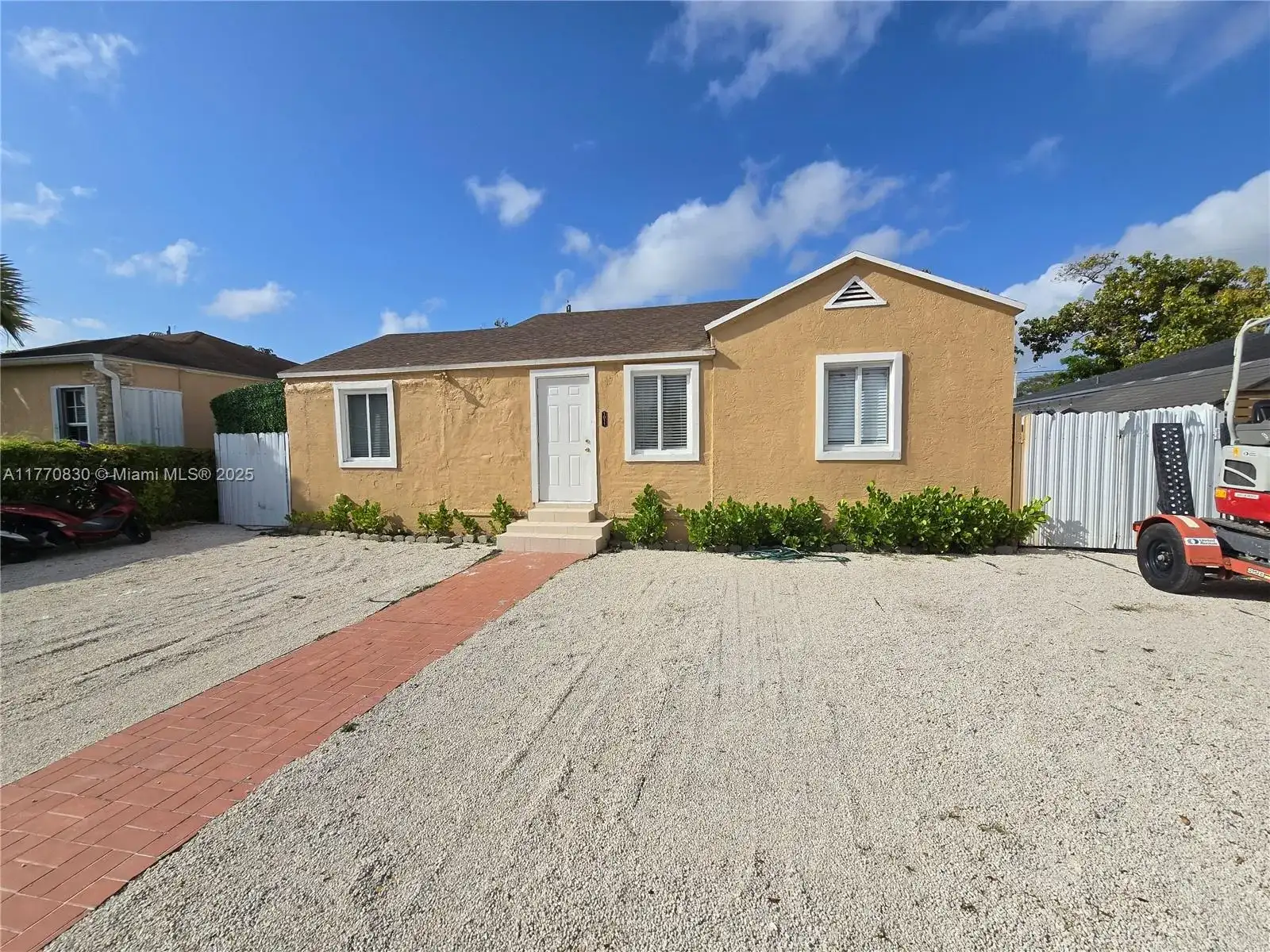 1011 NW 64th St, Miami FL 33150 photo 2