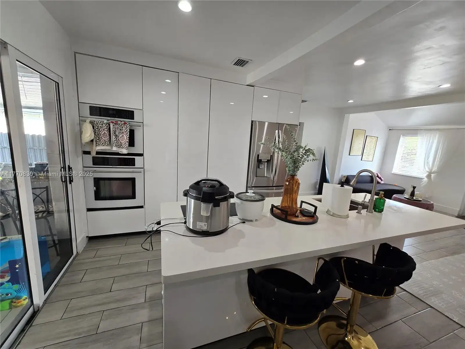 1011 NW 64th St, Miami FL 33150 photo 4