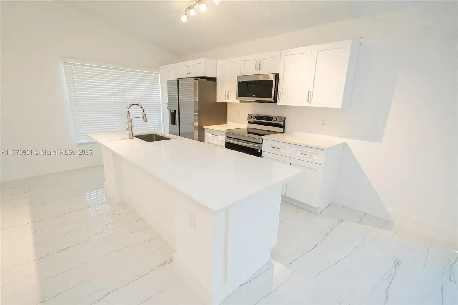 650 NW 21st Ave, Pompano Beach FL 33069 photo 4