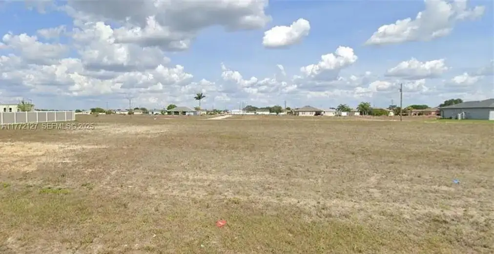 2933 NW 8Th Pl, Cape Coral FL 33993 photo 2