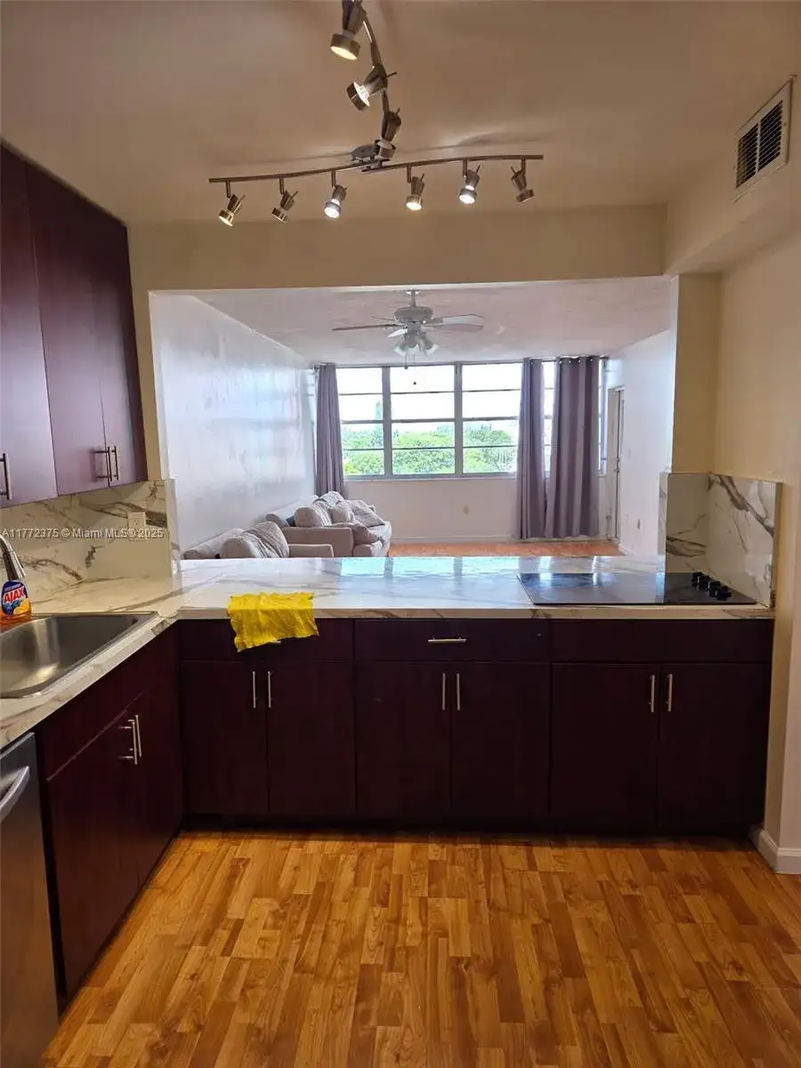 1351 NE Miami Gardens Dr # 501E, Miami FL 33179 photo 3
