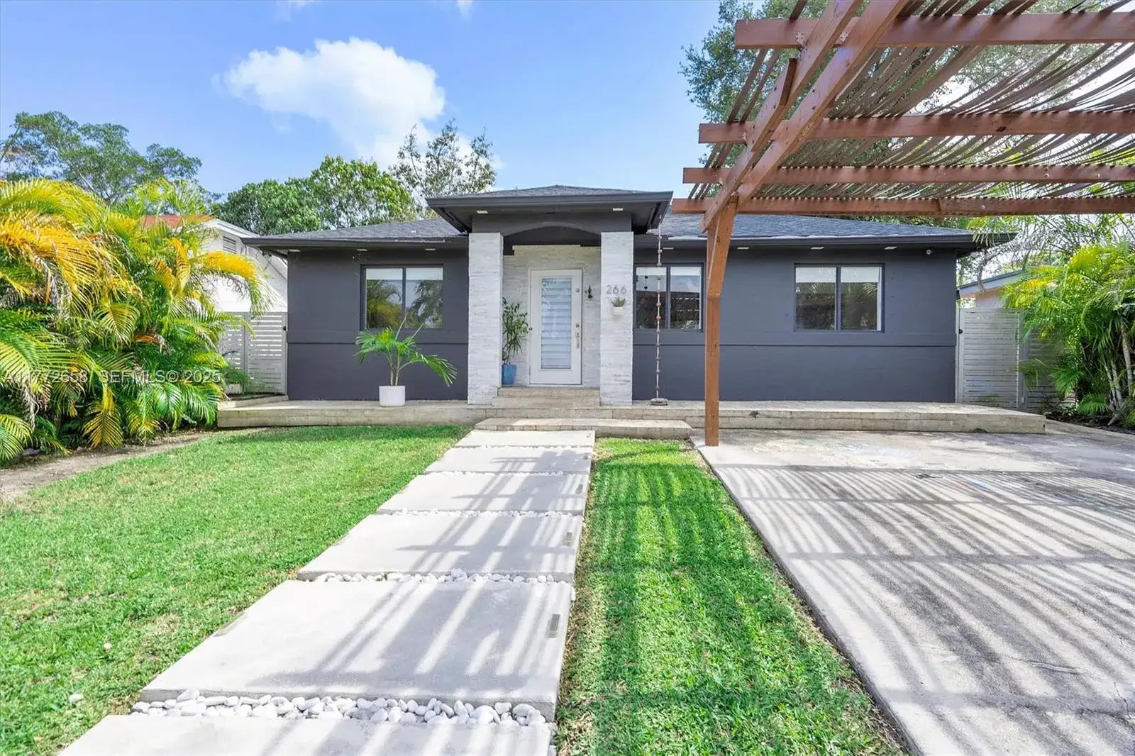 266 NE 117th St, Miami FL 33161 photo 3