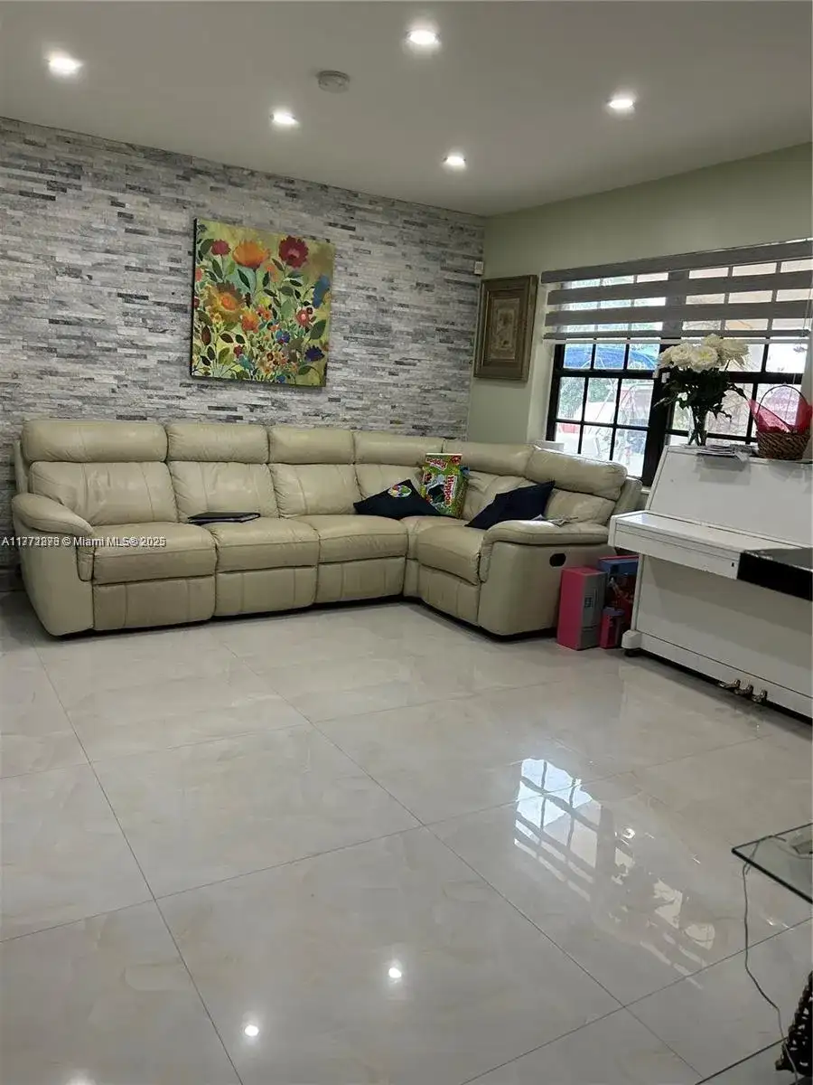 22 E 58th St, Hialeah FL 33013 photo 2