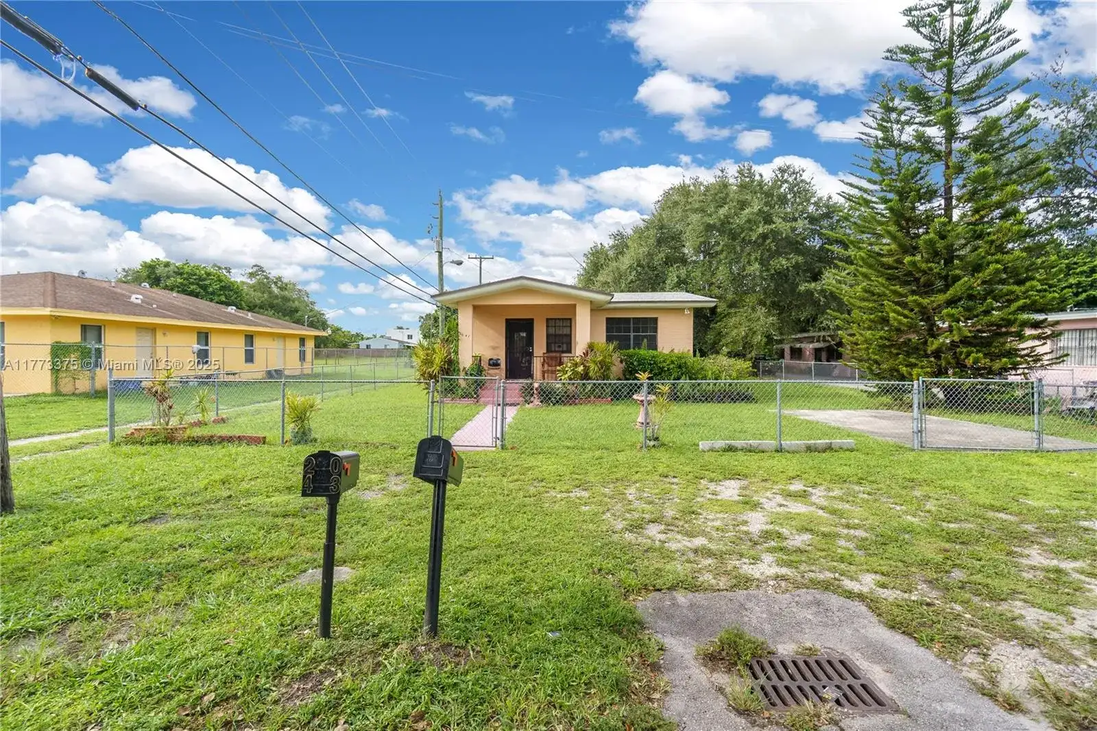 2041 NW 100th St, Miami FL 33147 photo 2