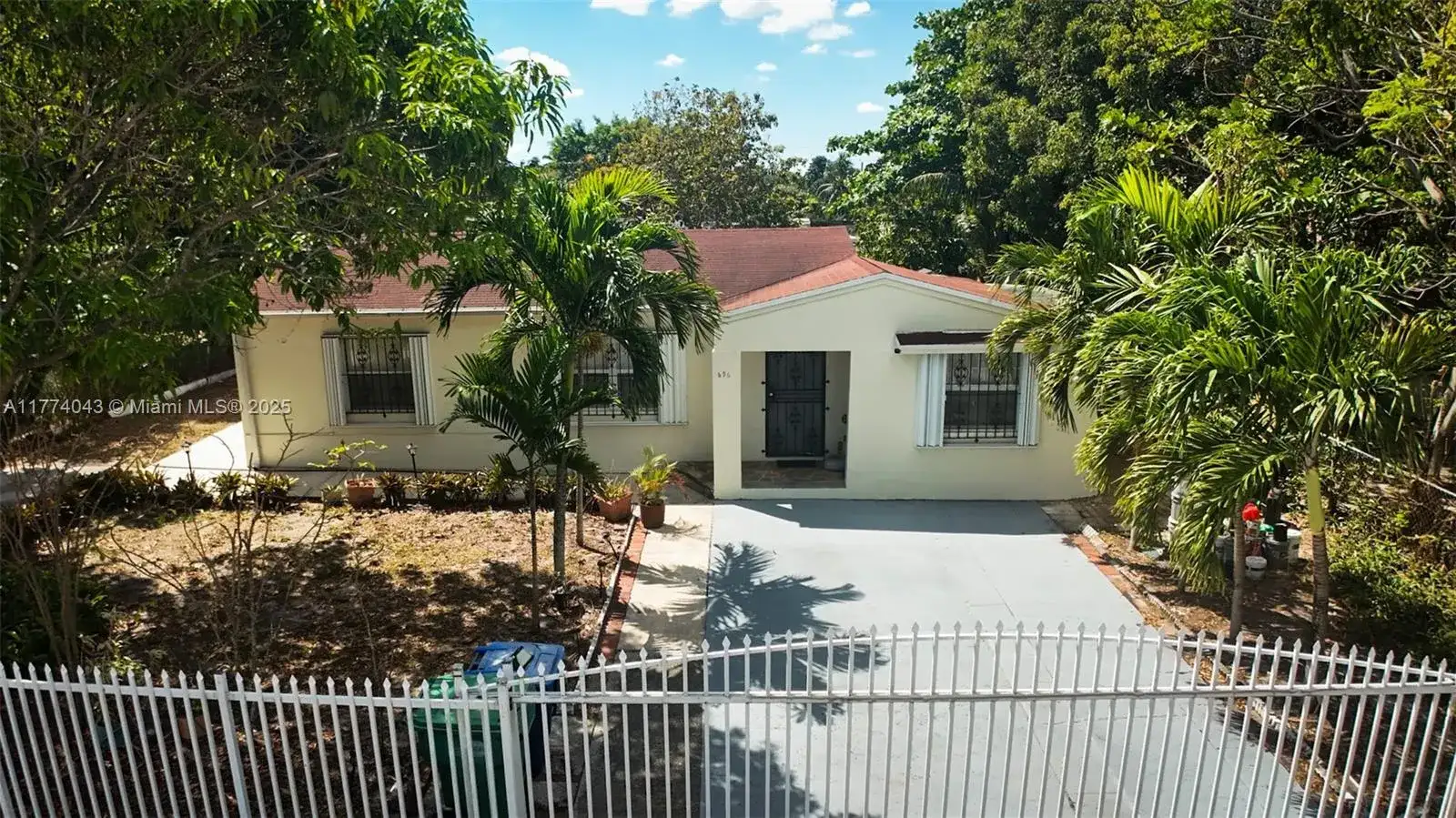 596 NW 109th St, Miami FL 33168 photo 2