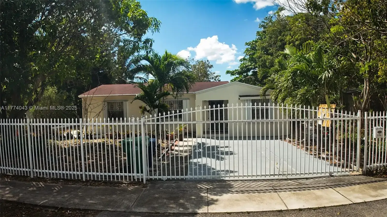 596 NW 109th St, Miami FL 33168 photo 3