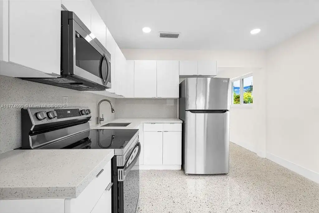 2775 NW 31st St, Miami FL 33142 photo 2