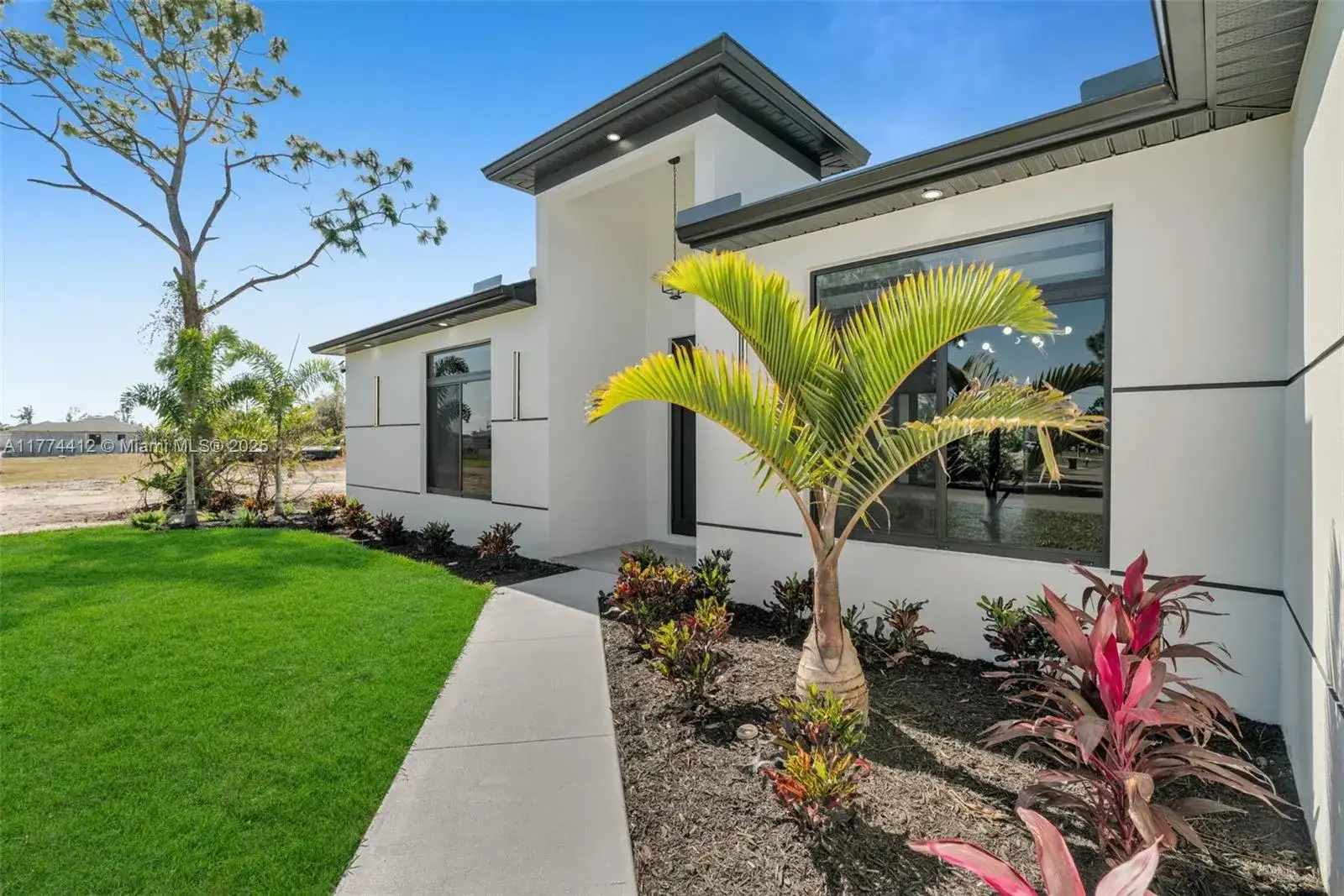 3600 NE 9TH PL, Cape Coral FL 33909 photo 4